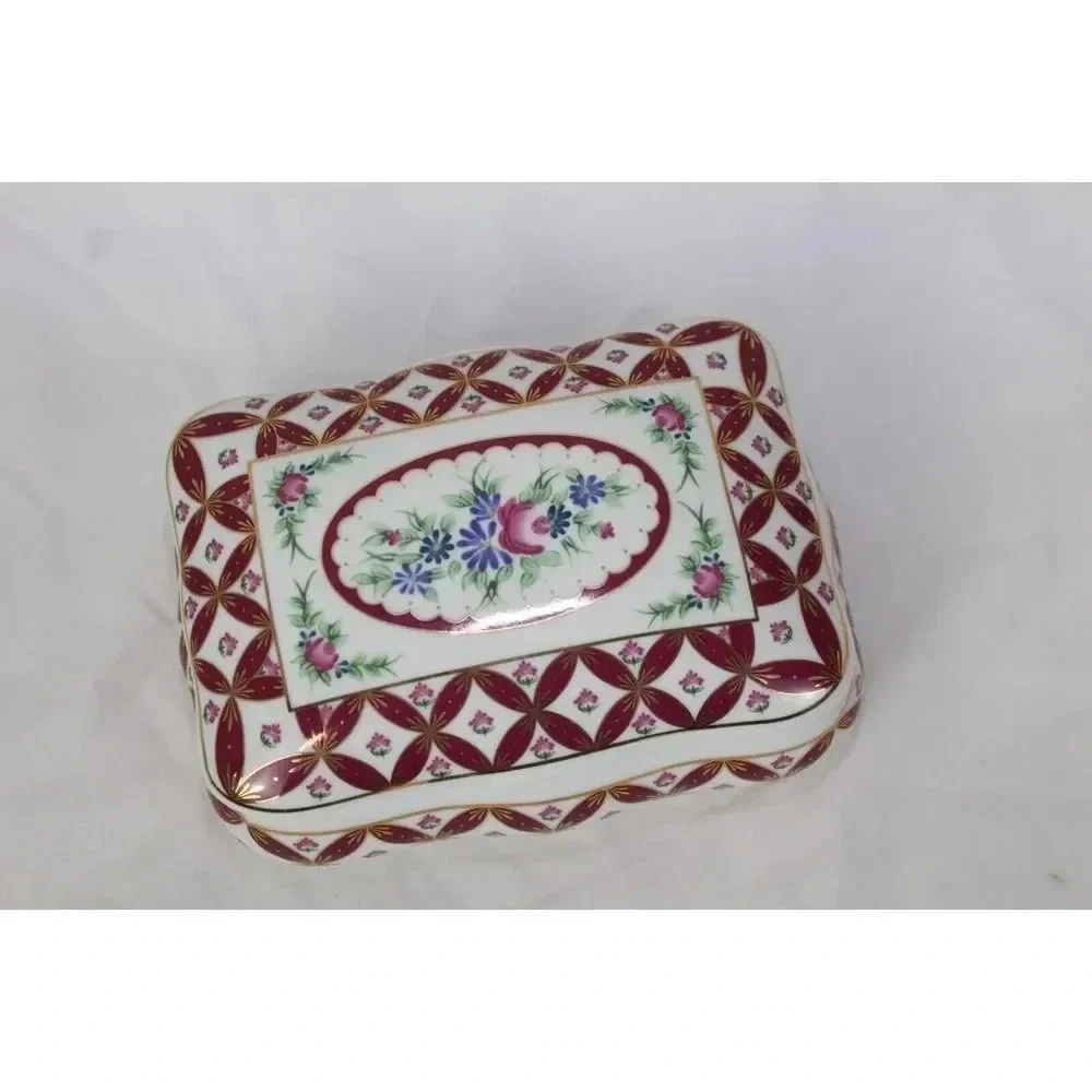 porcelain trinket box with lid 6in long 5in wide